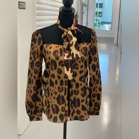 Kardashian Kollection Tops - 🐆 Kardashian Kollection Blouse🐆